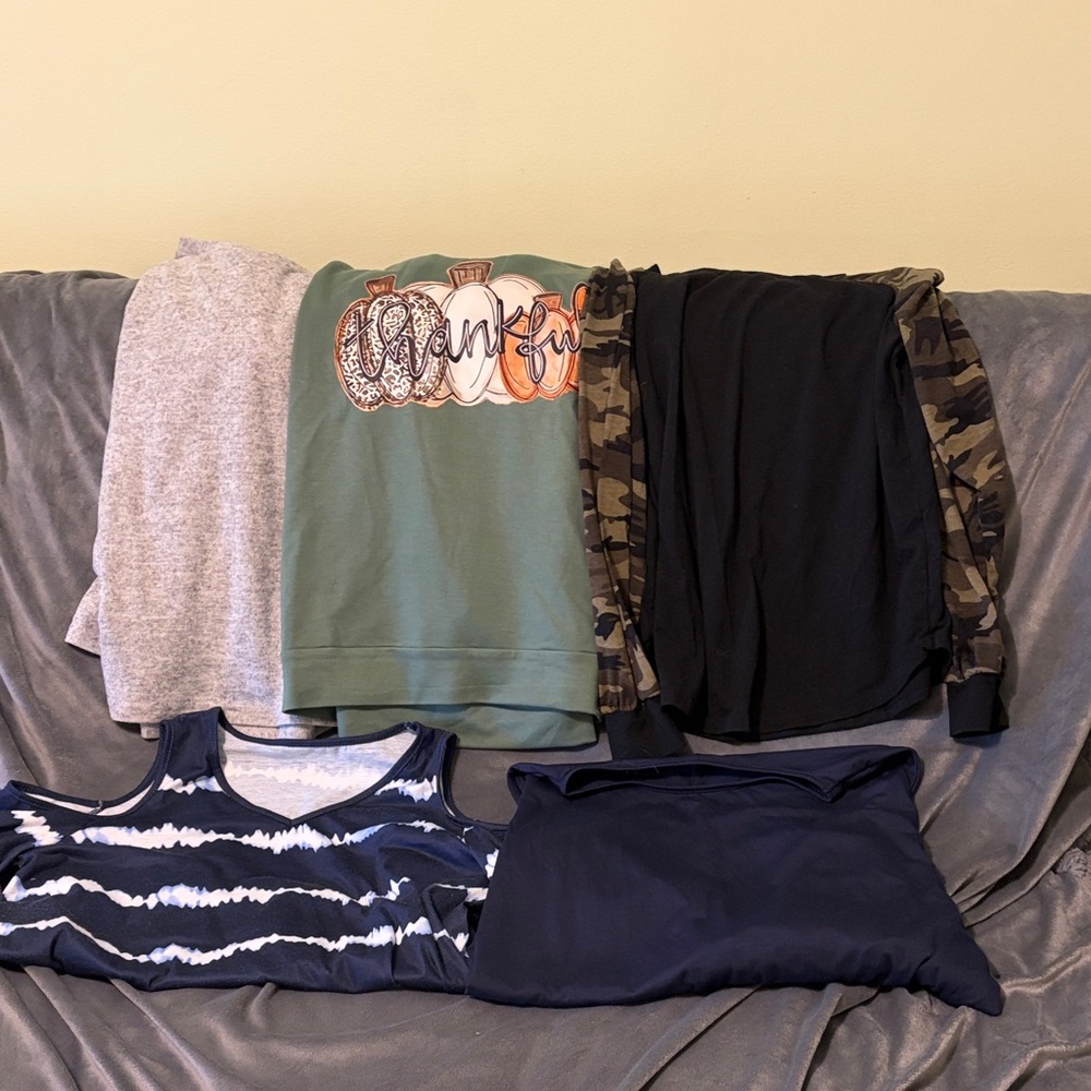 Green 'Thankful' Pumpkin Graphic women Sweatshirt size M all for $25